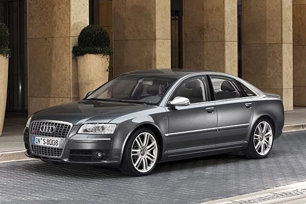 2007 Audi S8 photo 1