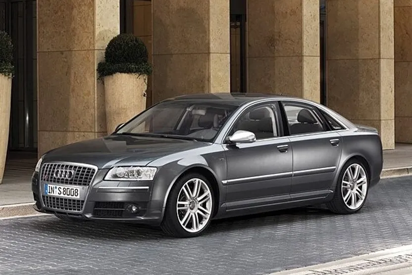 2007 Audi S8 photo 1