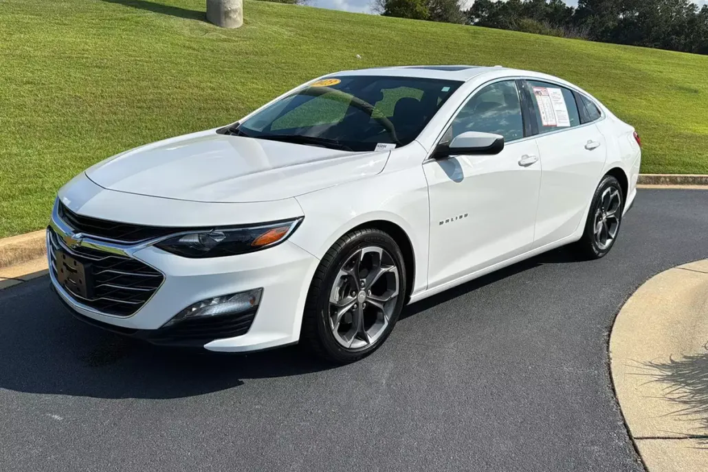 2023 Chevrolet Malibu 1LT photo 1