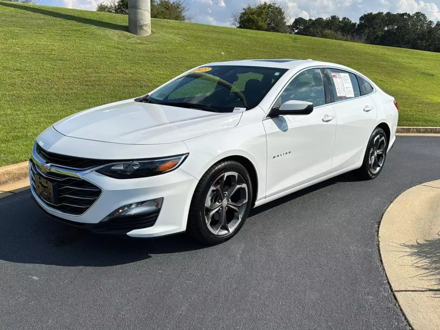 2023 Chevrolet Malibu 1LT photo 1