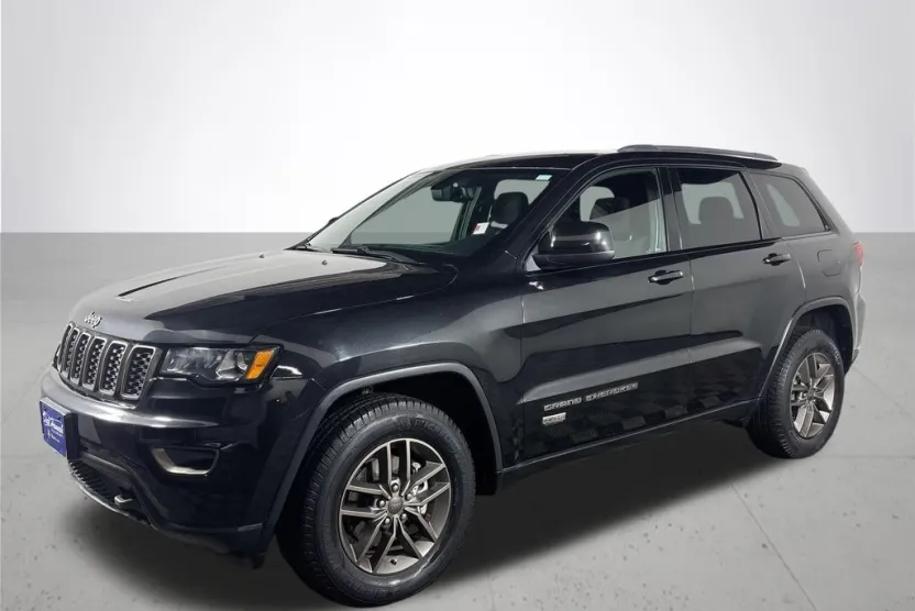 2016 Jeep Grand Cherokee Anniversary Edition photo 1