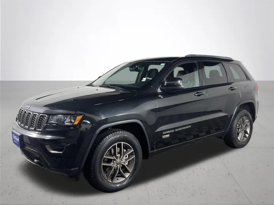 2016 Jeep Grand Cherokee Anniversary Edition photo 1