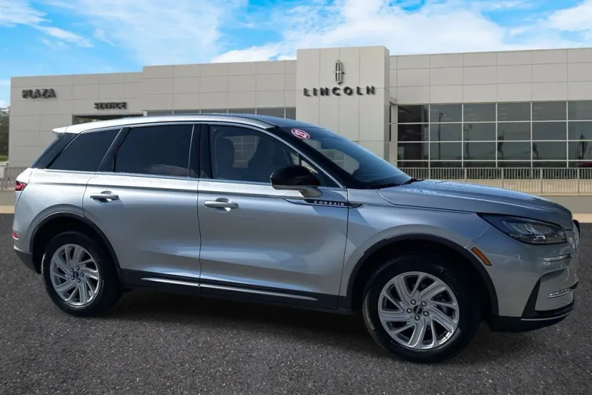 2023 Lincoln Corsair Standard photo 1