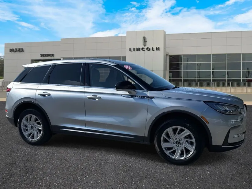 2023 Lincoln Corsair Standard photo 1