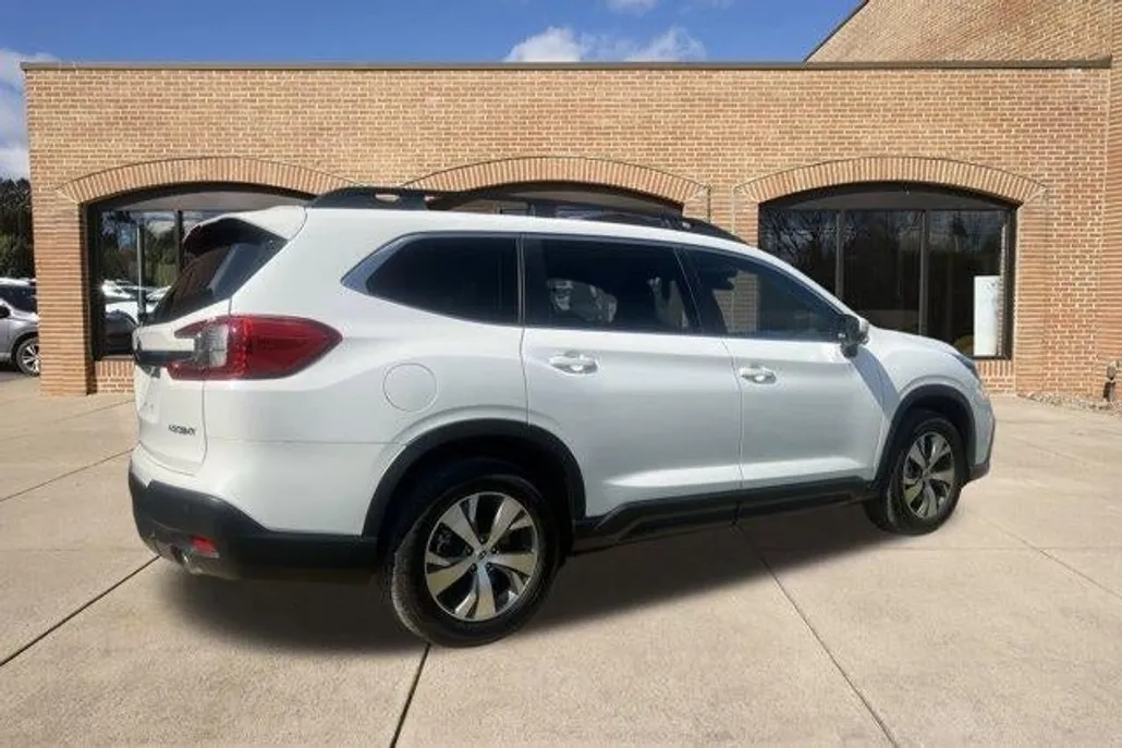 2024 Subaru Ascent Premium photo 1