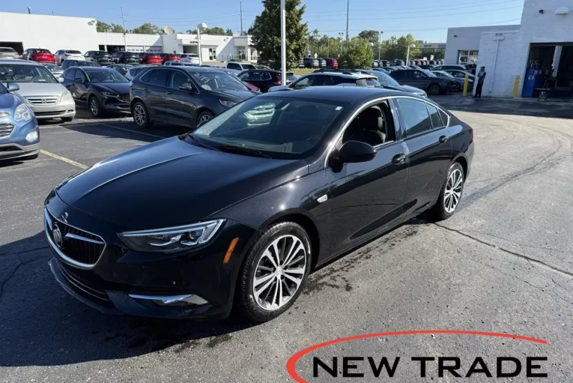 2018 Buick Regal Essence photo 1