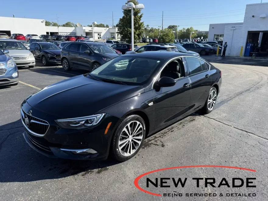 2018 Buick Regal Essence photo 1