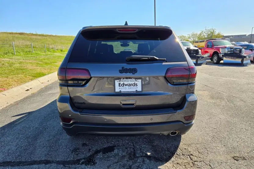 2017 Jeep Grand Cherokee Limited photo 1