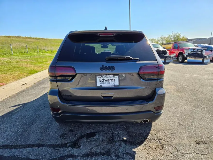 2017 Jeep Grand Cherokee Limited photo 1
