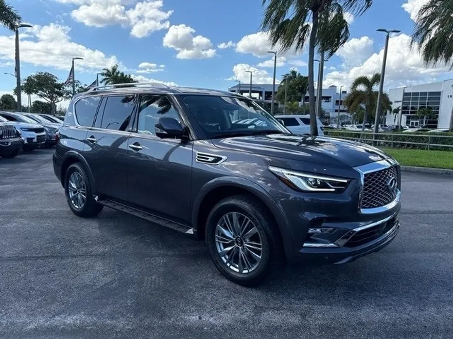 2022 Infiniti QX80 Luxe photo 1
