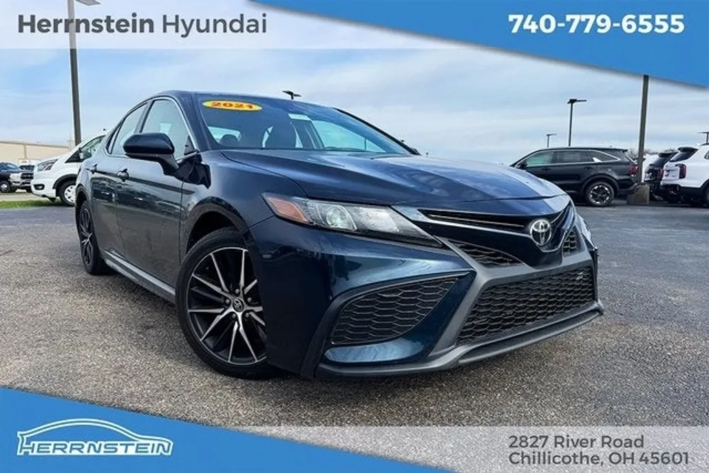 2021 Toyota Camry SE photo 1