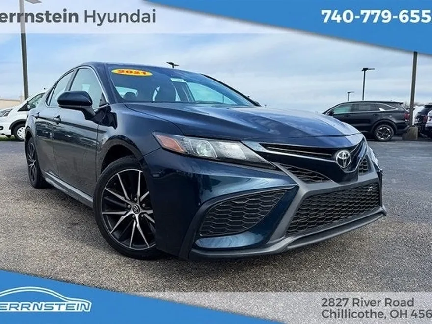 2021 Toyota Camry SE photo 1