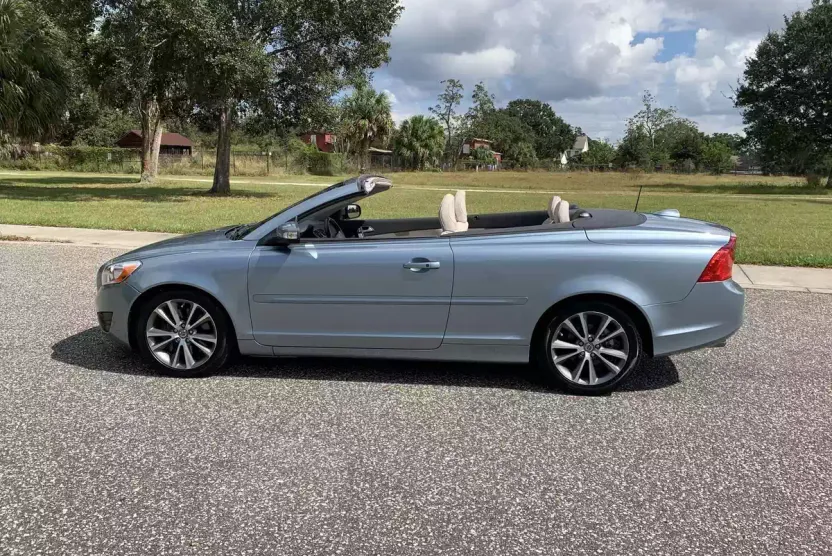 2011 Volvo C70 T5 photo 1