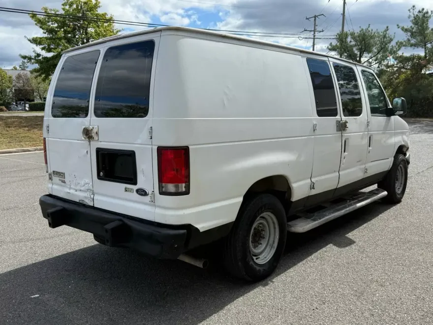 2013 Ford E-250 photo 1