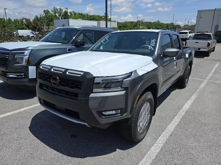 2025 Nissan Frontier PRO-4X Crew Cab photo 1