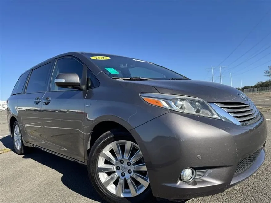 2016 Toyota Sienna Limited photo 1