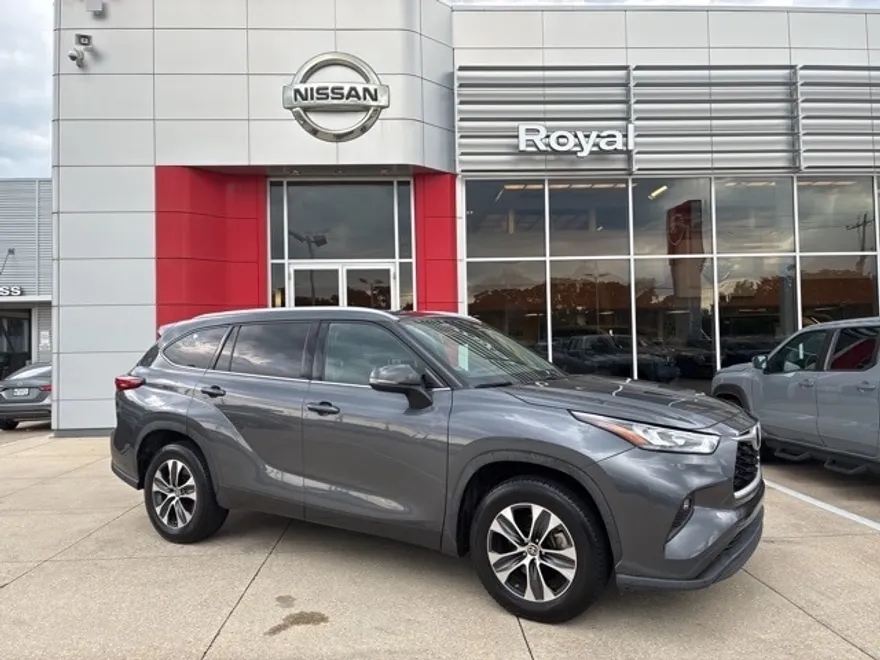2020 Toyota Highlander XLE photo 1