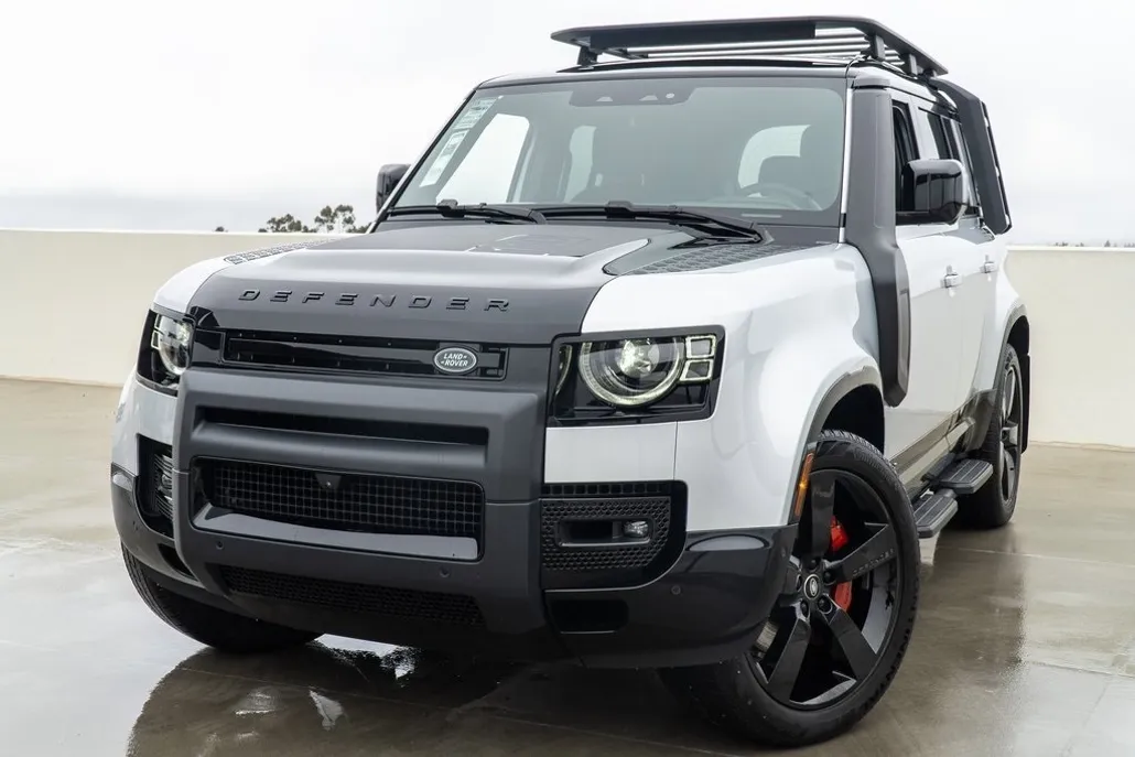 2024 Land Rover Defender 110 photo 1