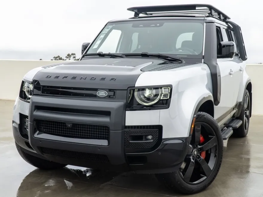 2024 Land Rover Defender 110 photo 1
