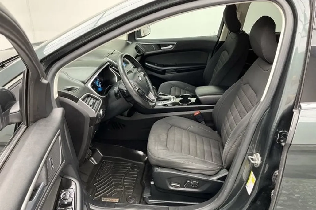 2015 Ford Edge SEL photo 1