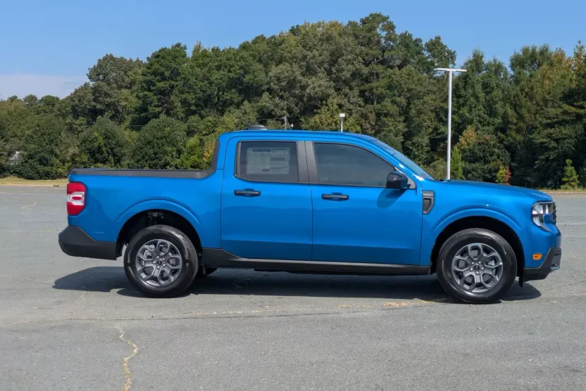 2025 Ford Maverick XLT photo 1