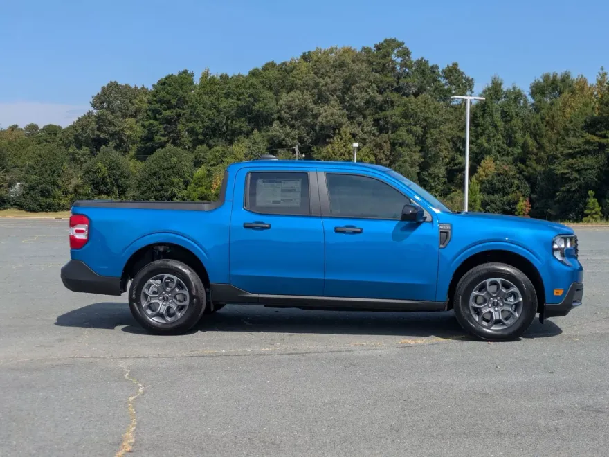 2025 Ford Maverick XLT photo 1