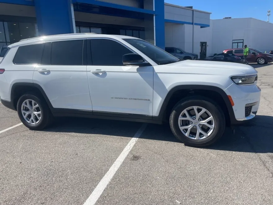2022 Jeep Grand Cherokee Limited photo 1