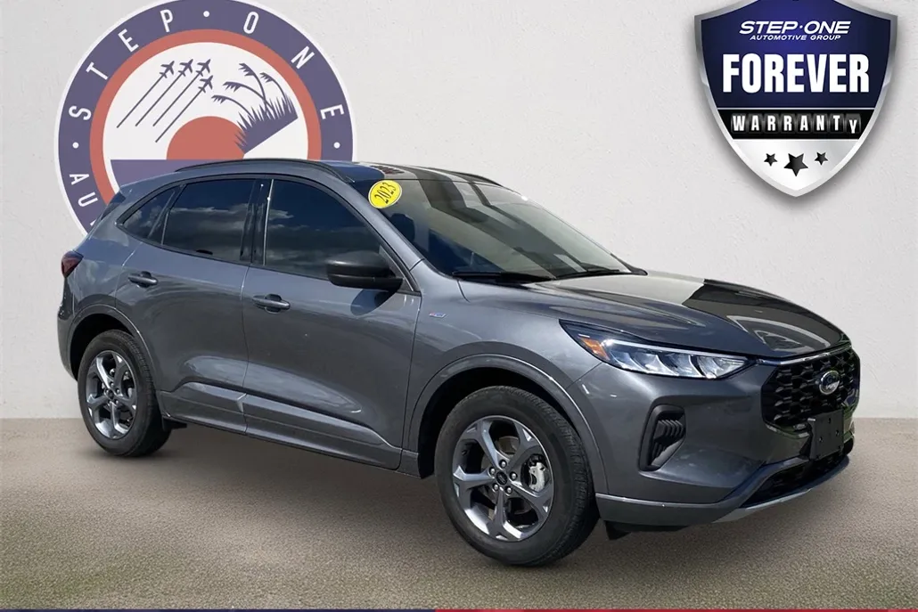 2023 Ford Escape ST-Line photo 1