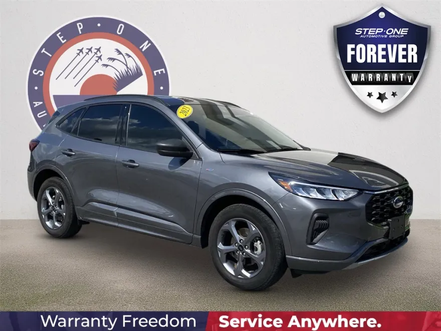 2023 Ford Escape ST-Line photo 1