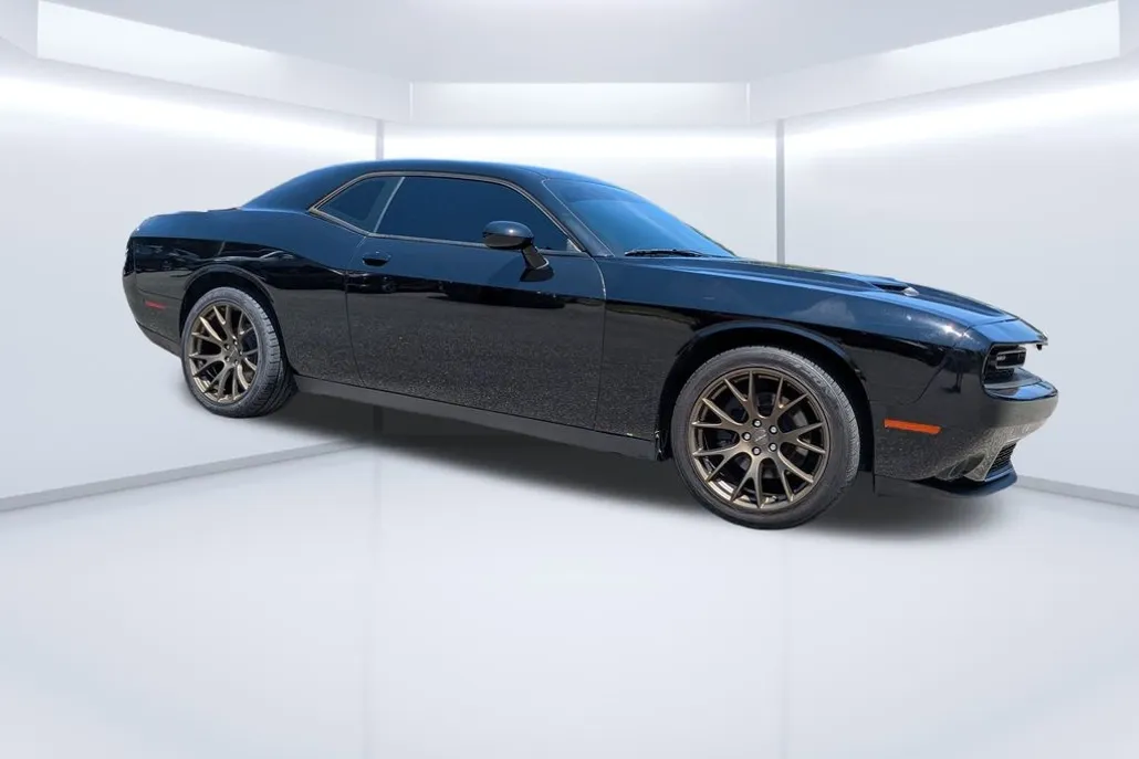 2019 Dodge Challenger SXT photo 1