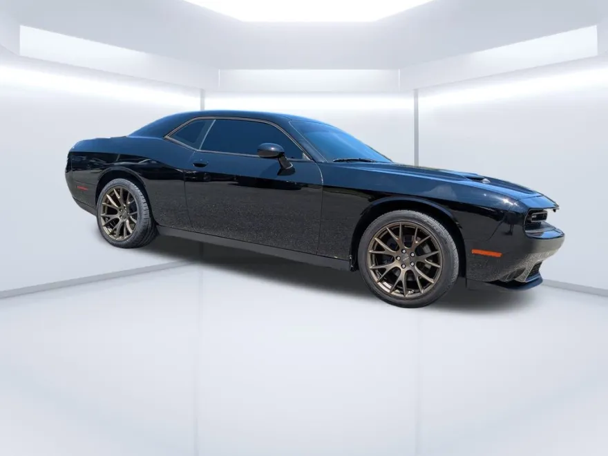 2019 Dodge Challenger SXT photo 1