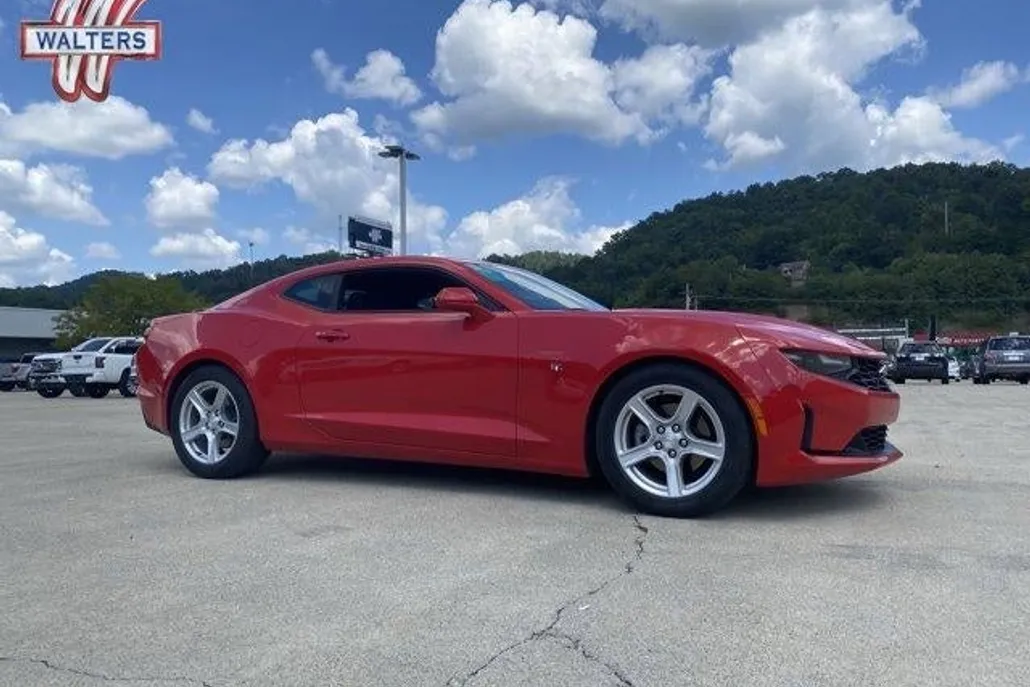 2023 Chevrolet Camaro 1LT photo 1