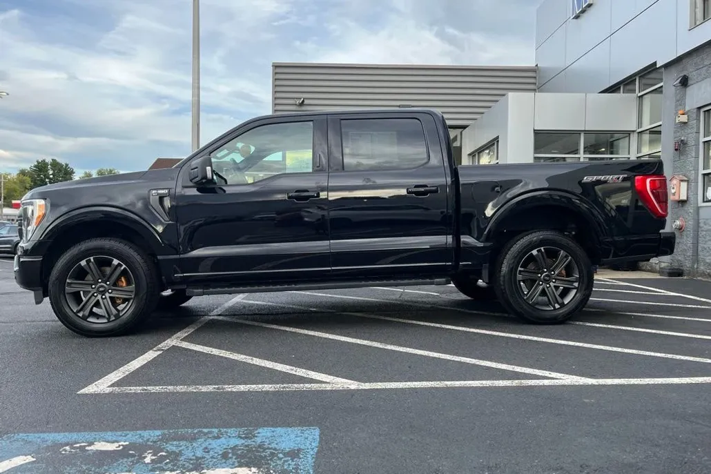 2023 Ford F-150 XLT photo 1
