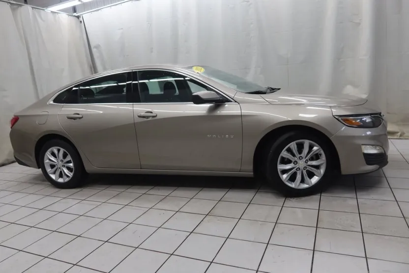 2022 Chevrolet Malibu 1LT photo 1
