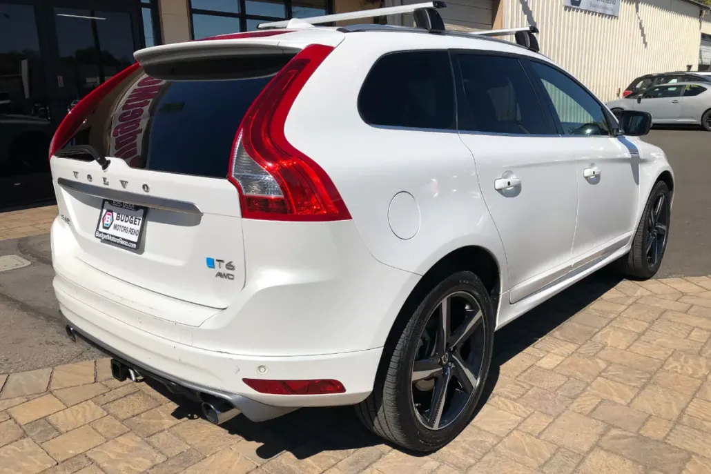 2015 Volvo XC60 T6 R-Design Platinum photo 1