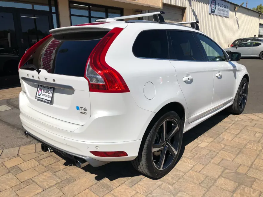 2015 Volvo XC60 T6 R-Design Platinum photo 1