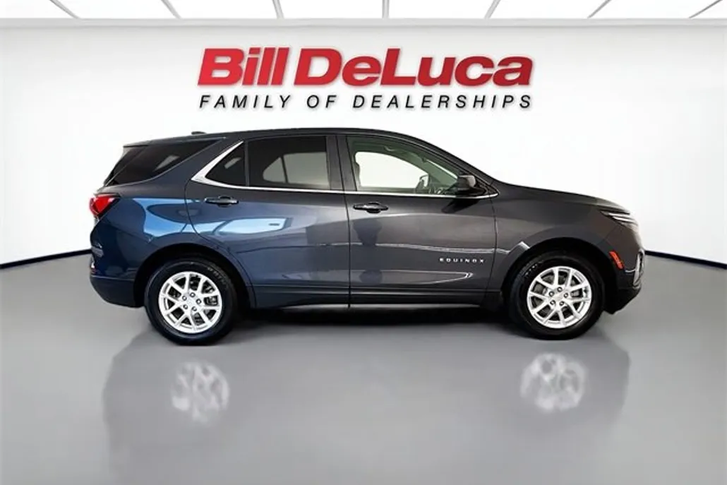 2022 Chevrolet Equinox LT photo 1