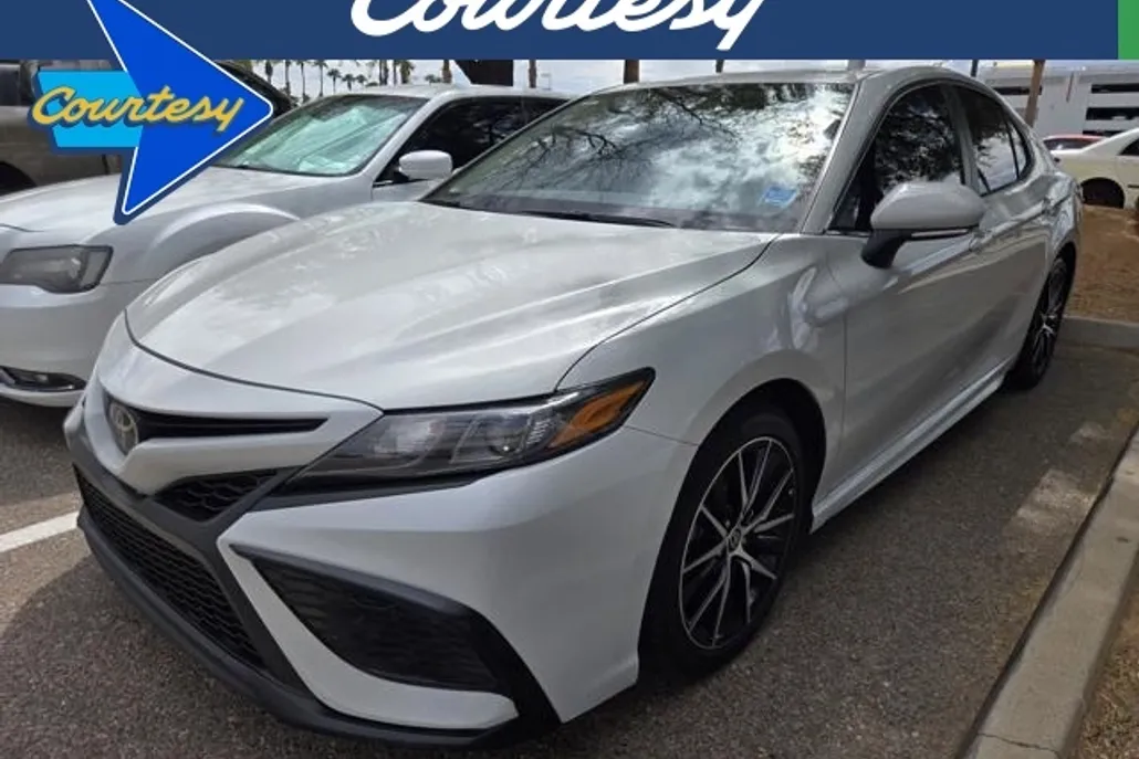 2023 Toyota Camry SE photo 1
