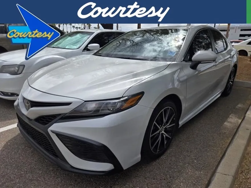2023 Toyota Camry SE photo 1