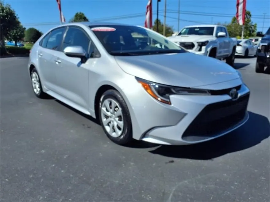 2021 Toyota Corolla LE photo 1