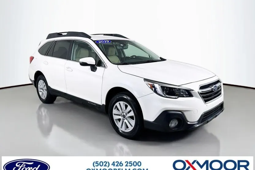 2019 Subaru Outback Premium photo 1