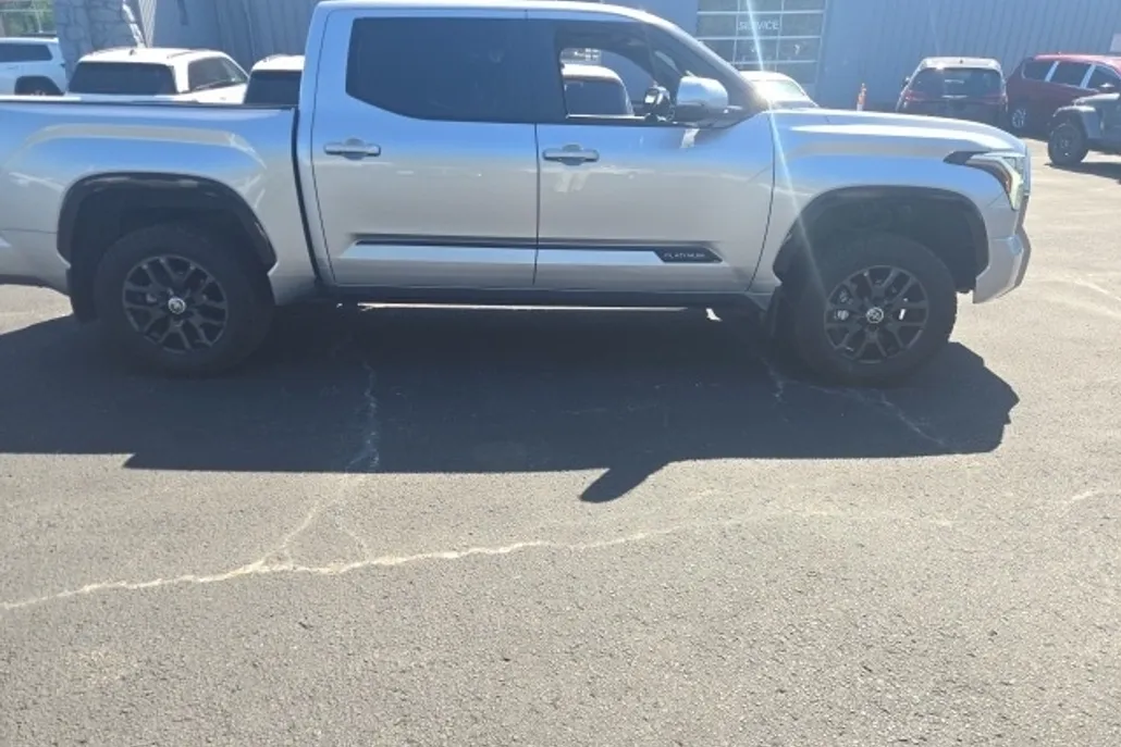 2024 Toyota Tundra Platinum photo 1