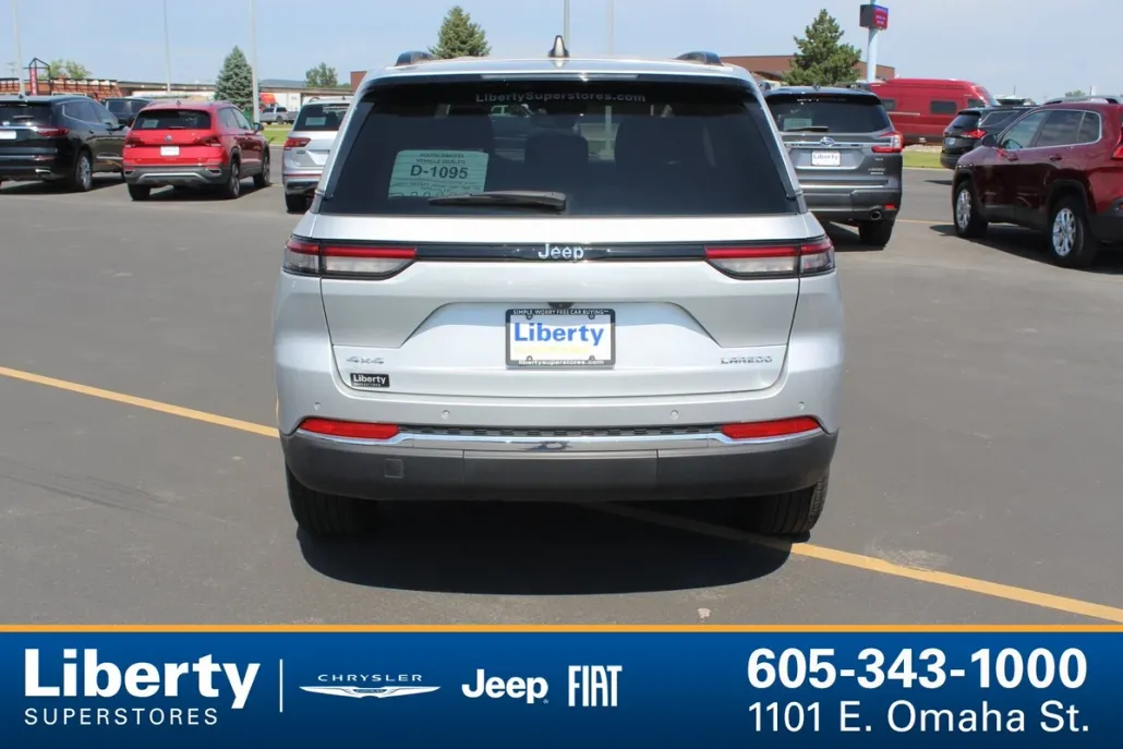 2024 Jeep Grand Cherokee Laredo photo 1