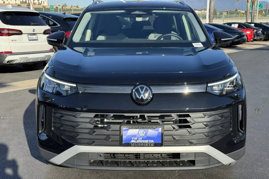 2025 Volkswagen Tiguan S photo 1