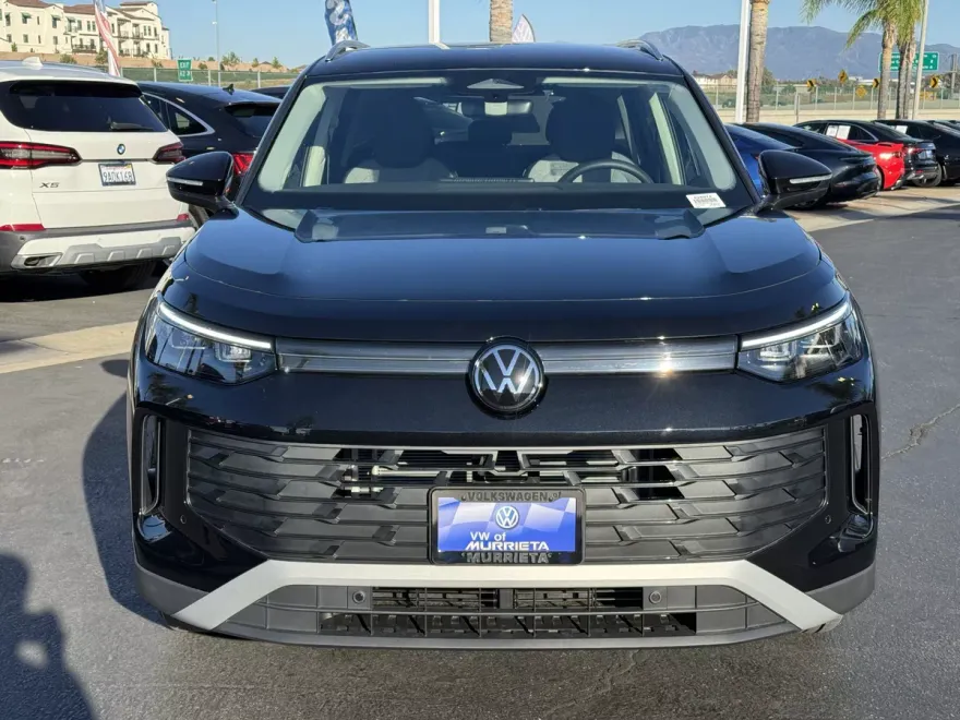 2025 Volkswagen Tiguan S photo 1