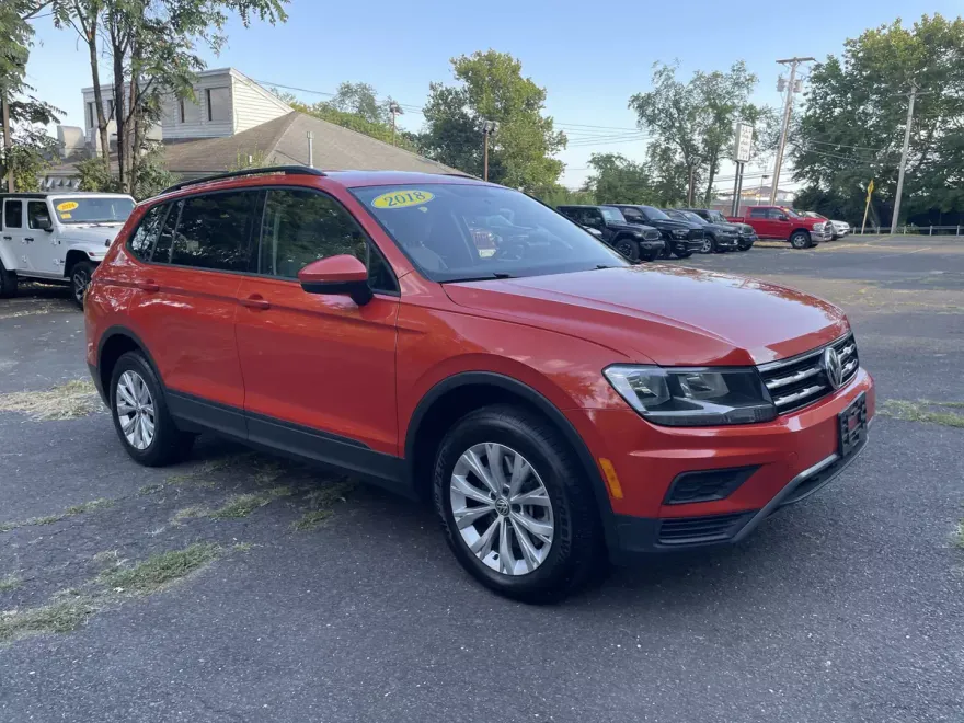 2018 Volkswagen Tiguan S photo 1