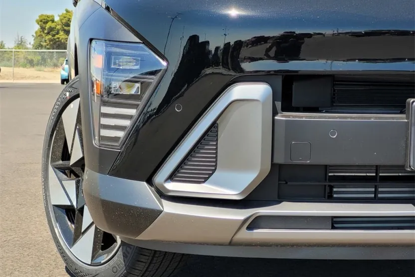 2024 Hyundai Kona Limited photo 1