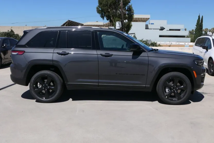 2025 Jeep Grand Cherokee Limited photo 1