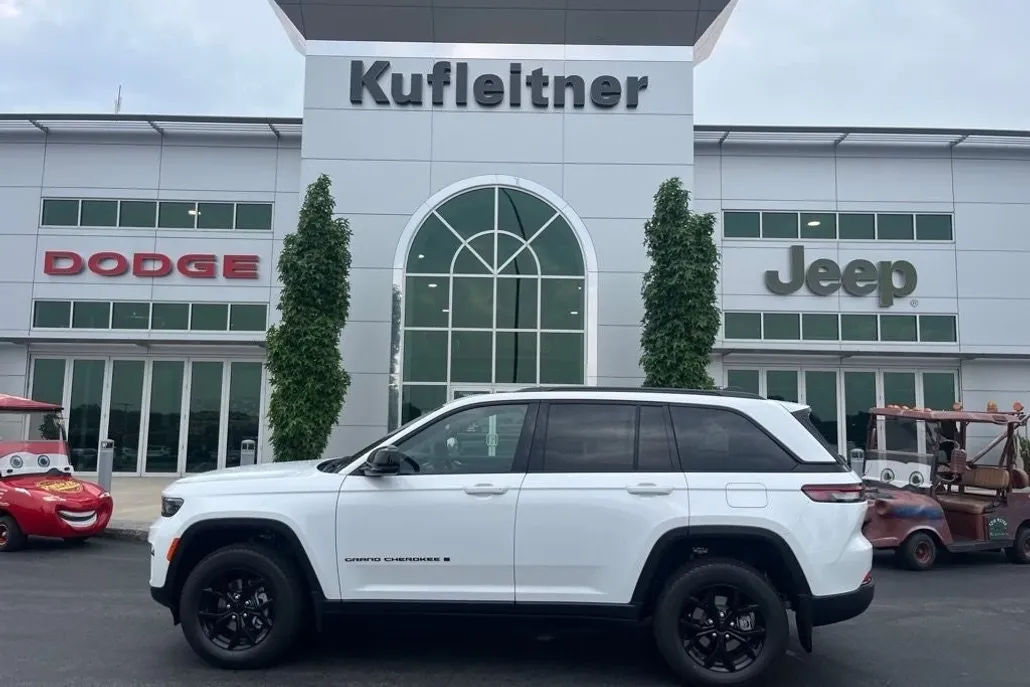 2025 Jeep Grand Cherokee Altitude X photo 1