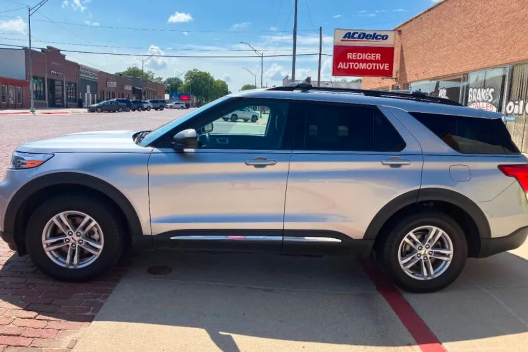 2022 Ford Explorer XLT photo 1